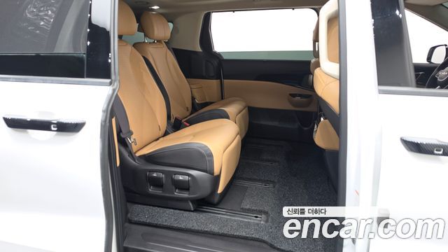 Kia Canival 2023 — photo 17