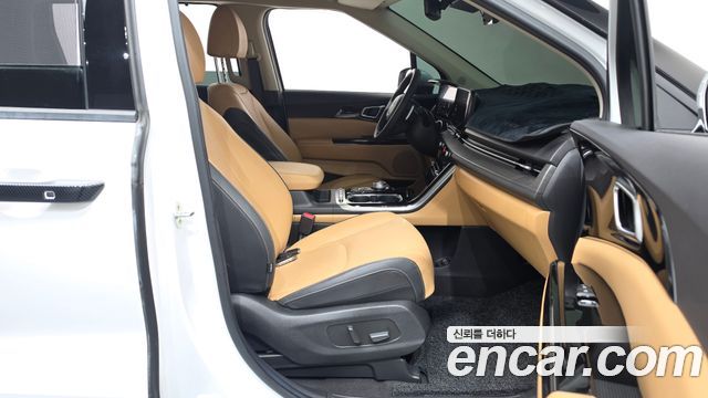 Kia Canival 2023 — photo 16