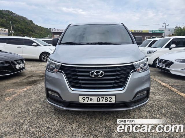 Hyundai Starex 2021 — photo 1