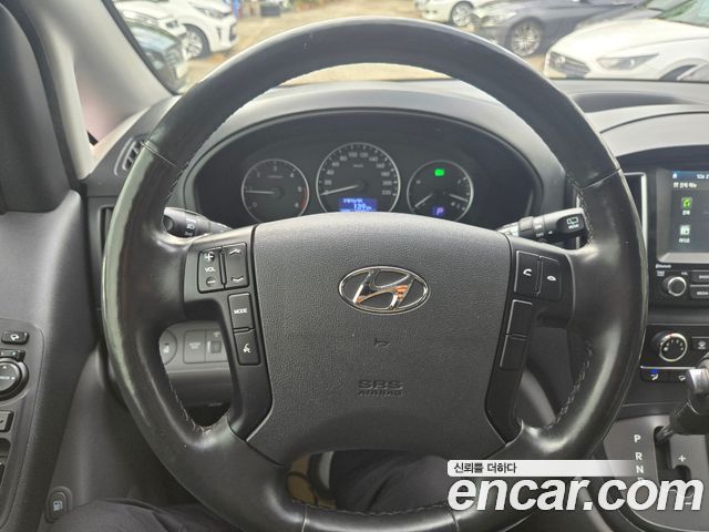 Hyundai Starex 2021 — photo 16