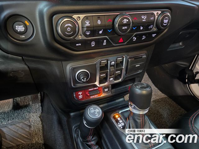Jeep Wrangler 2020 — photo 11