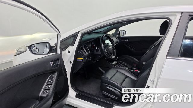 Kia K3 2013 — photo 13