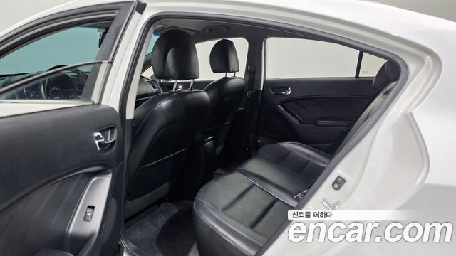 Kia K3 2013 — photo 17
