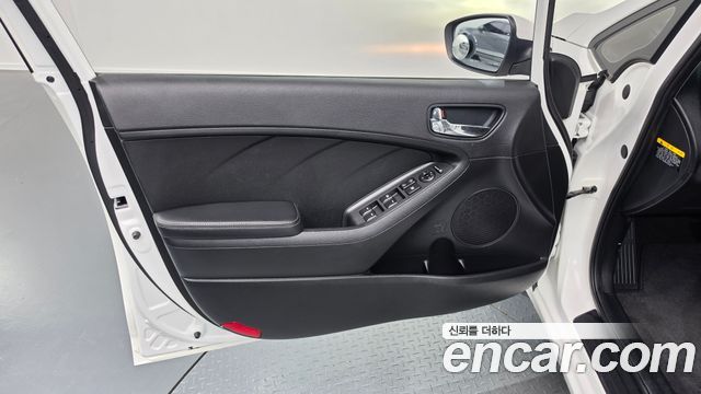 Kia K3 2013 — photo 14