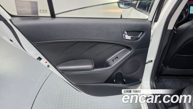 Kia K3 2013 — photo 15