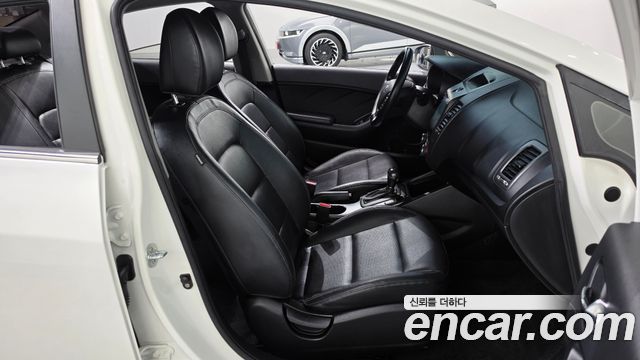 Kia K3 2013 — photo 16