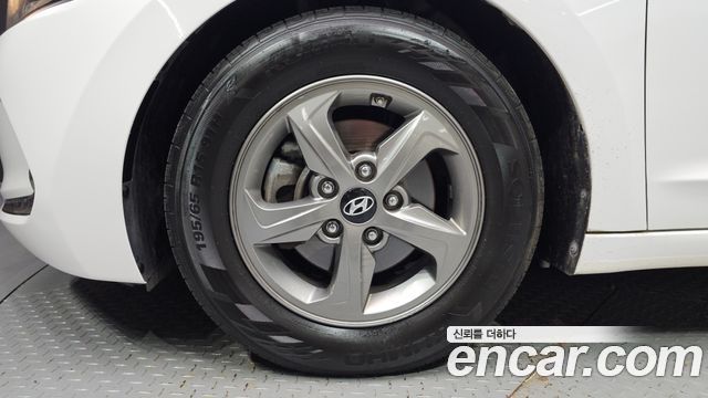 Hyundai AVANTE 2017 — photo 5
