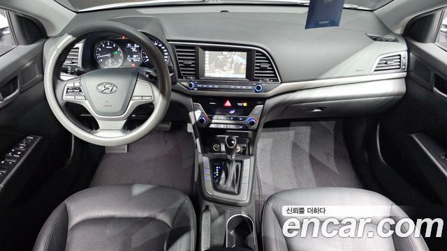 Hyundai AVANTE 2017 — photo 7