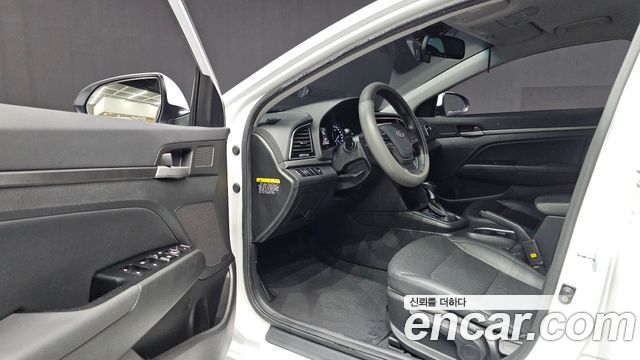 Hyundai AVANTE 2017 — photo 10