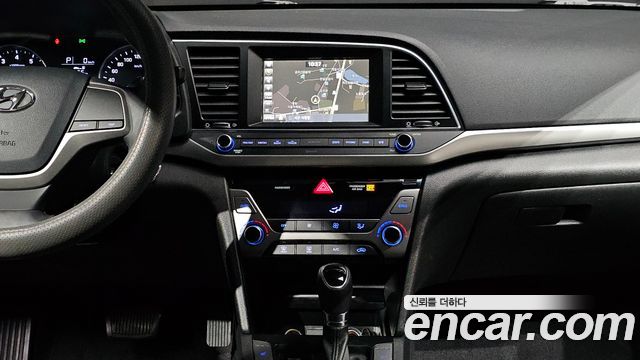 Hyundai AVANTE 2017 — photo 14