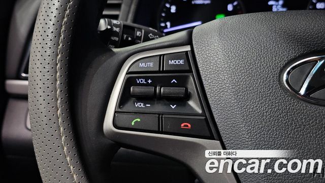Hyundai AVANTE 2017 — photo 18