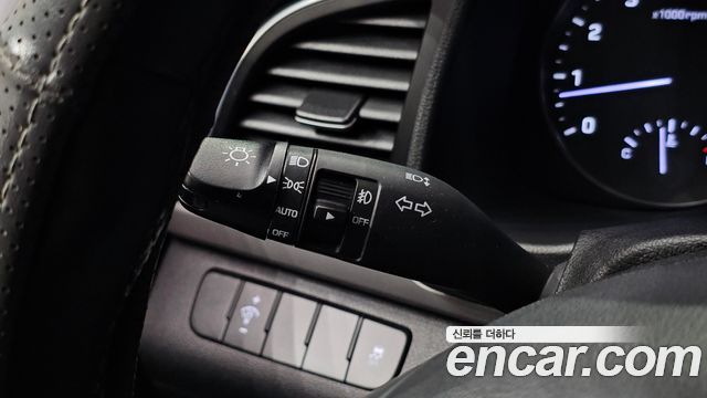 Hyundai AVANTE 2017 — photo 19
