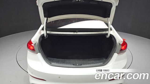 Hyundai AVANTE 2017 — photo 20
