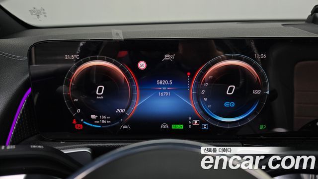 Mercedes-Benz EQB 2024 — photo 11
