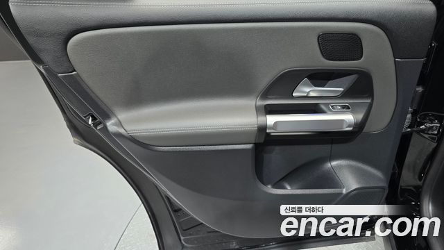 Mercedes-Benz EQB 2024 — photo 15