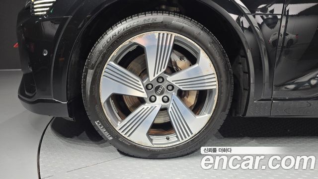 Audi e-tron 2021 — photo 5