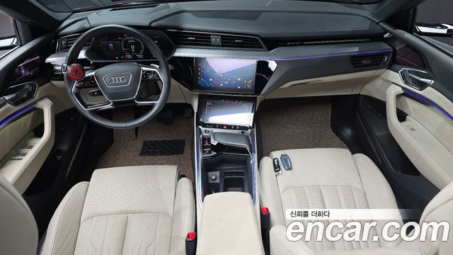 Audi e-tron 2021 — photo 10