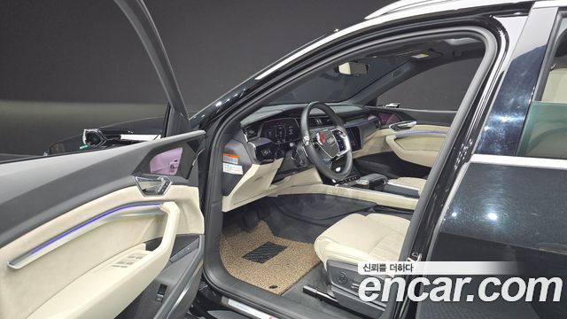 Audi e-tron 2021 — photo 13