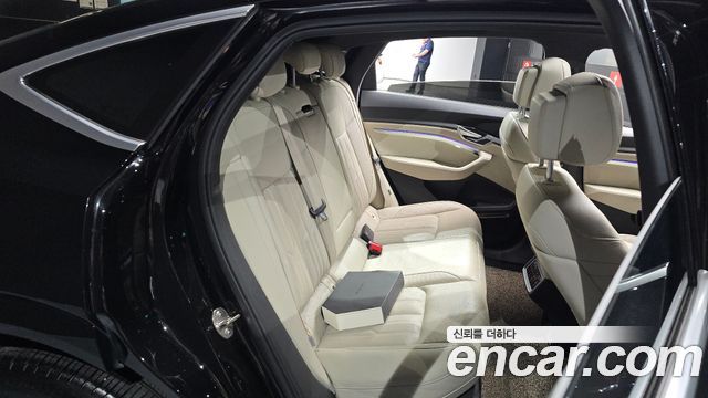 Audi e-tron 2021 — photo 17