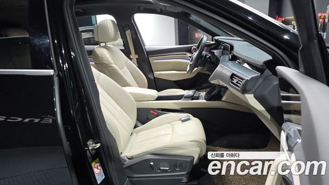 Audi e-tron 2021 — photo 18