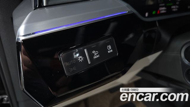 Audi e-tron 2021 — photo 25