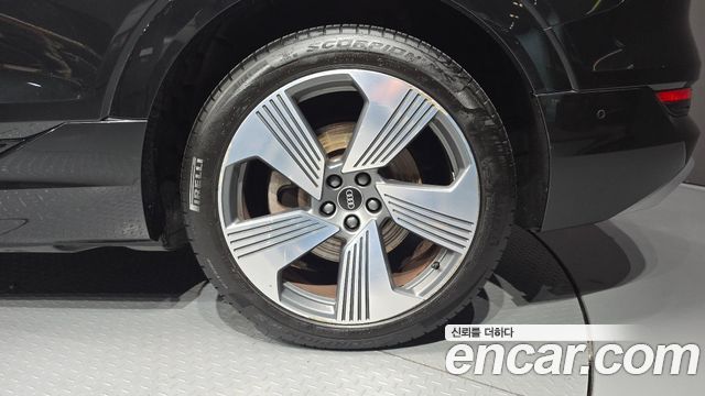 Audi e-tron 2021 — photo 7