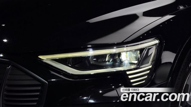Audi e-tron 2021 — photo 8