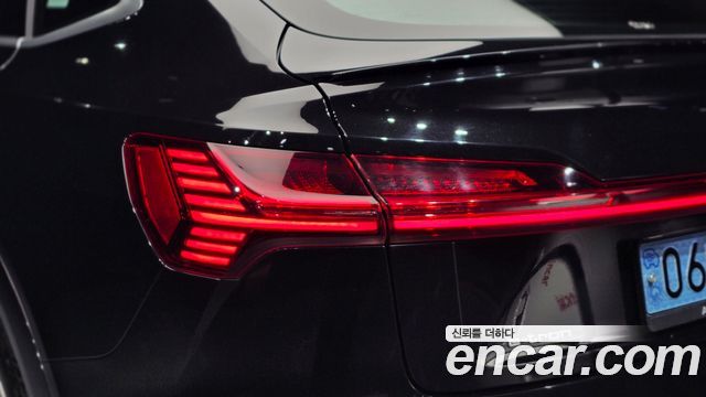 Audi e-tron 2021 — photo 9