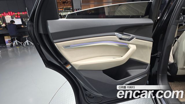 Audi e-tron 2021 — photo 15