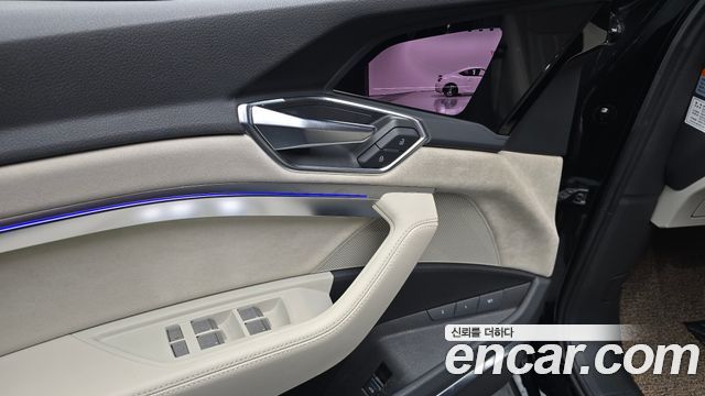 Audi e-tron 2021 — photo 31