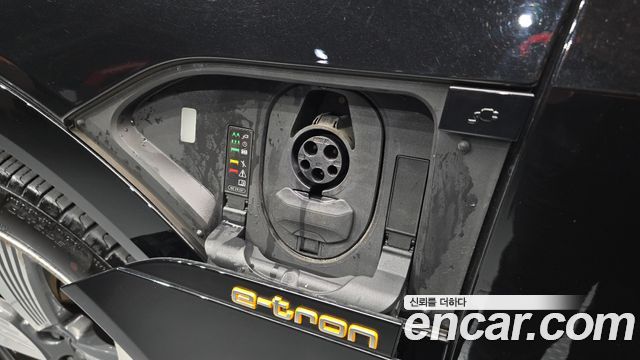 Audi e-tron 2021 — photo 33