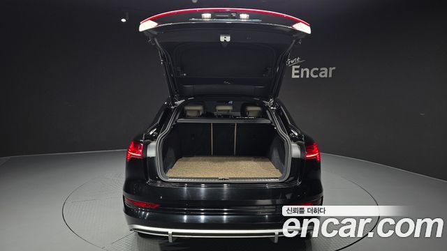 Audi e-tron 2021 — photo 37