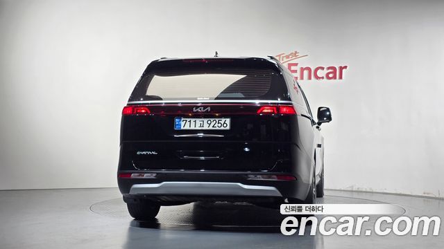 Kia Canival 2023 — photo 4