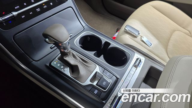 Kia Canival 2023 — photo 12