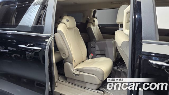 Kia Canival 2023 — photo 17