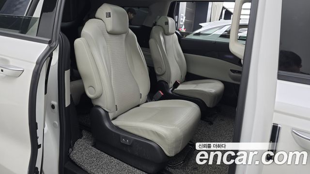 Kia Canival 2021 — photo 17