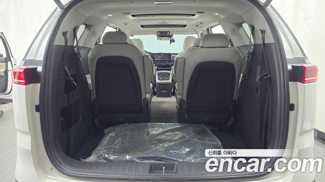 Kia Canival 2021 — photo 23