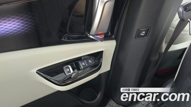 Kia Canival 2021 — photo 25