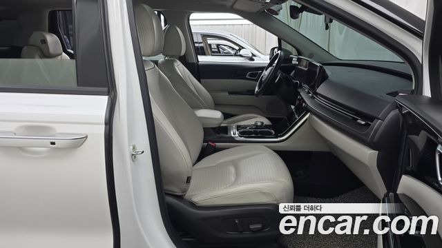 Kia Canival 2021 — photo 16