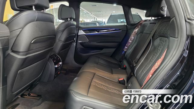 BMW Gran Turismo 2023 — photo 10