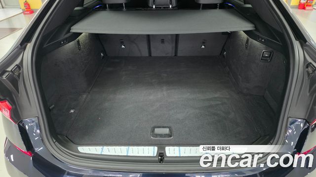 BMW Gran Turismo 2023 — photo 11