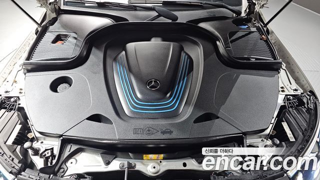 Mercedes-Benz EQC 2020 — photo 6