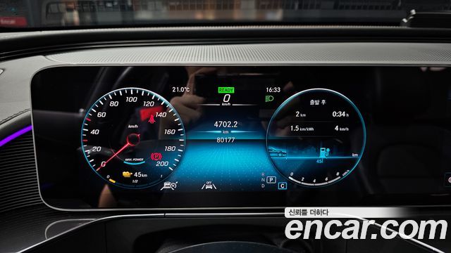 Mercedes-Benz EQC 2020 — photo 11