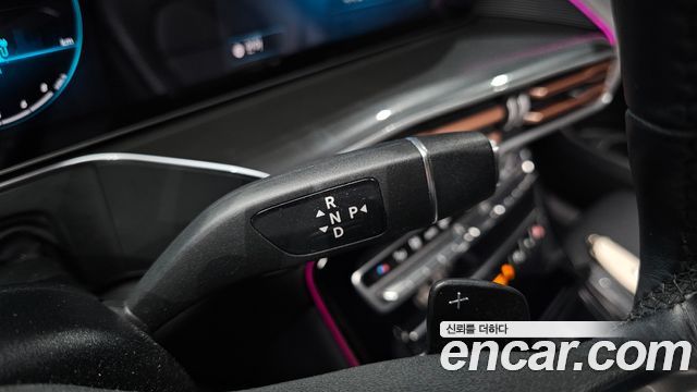 Mercedes-Benz EQC 2020 — photo 12