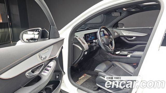 Mercedes-Benz EQC 2020 — photo 13
