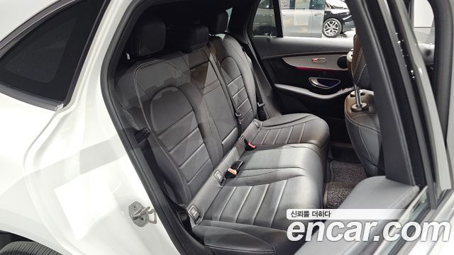 Mercedes-Benz EQC 2020 — photo 17