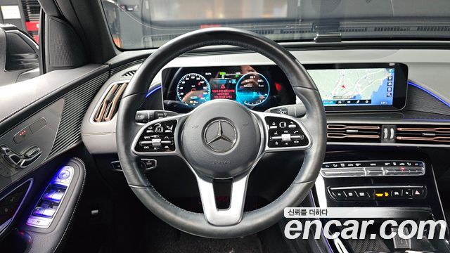 Mercedes-Benz EQC 2020 — photo 19