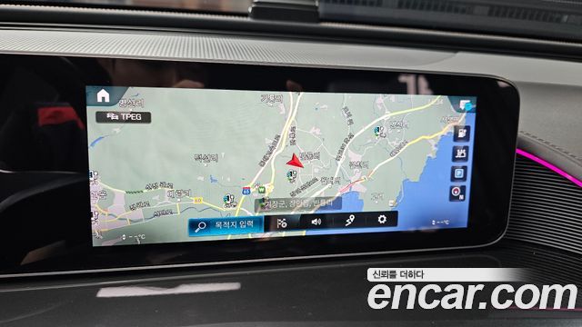 Mercedes-Benz EQC 2020 — photo 20