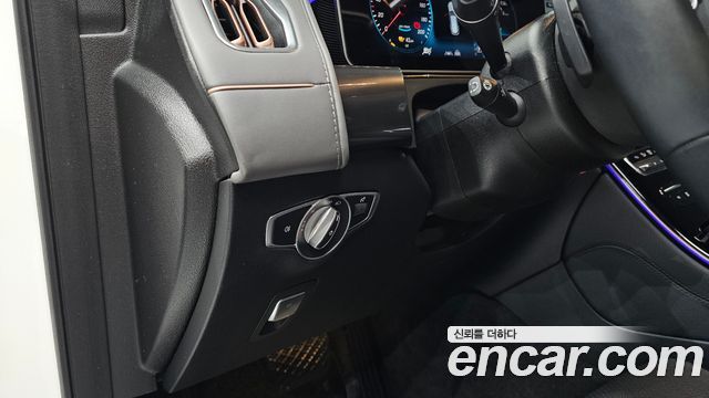 Mercedes-Benz EQC 2020 — photo 24