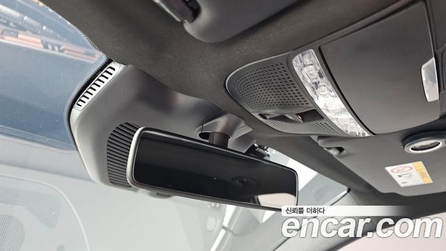 Mercedes-Benz EQC 2020 — photo 25